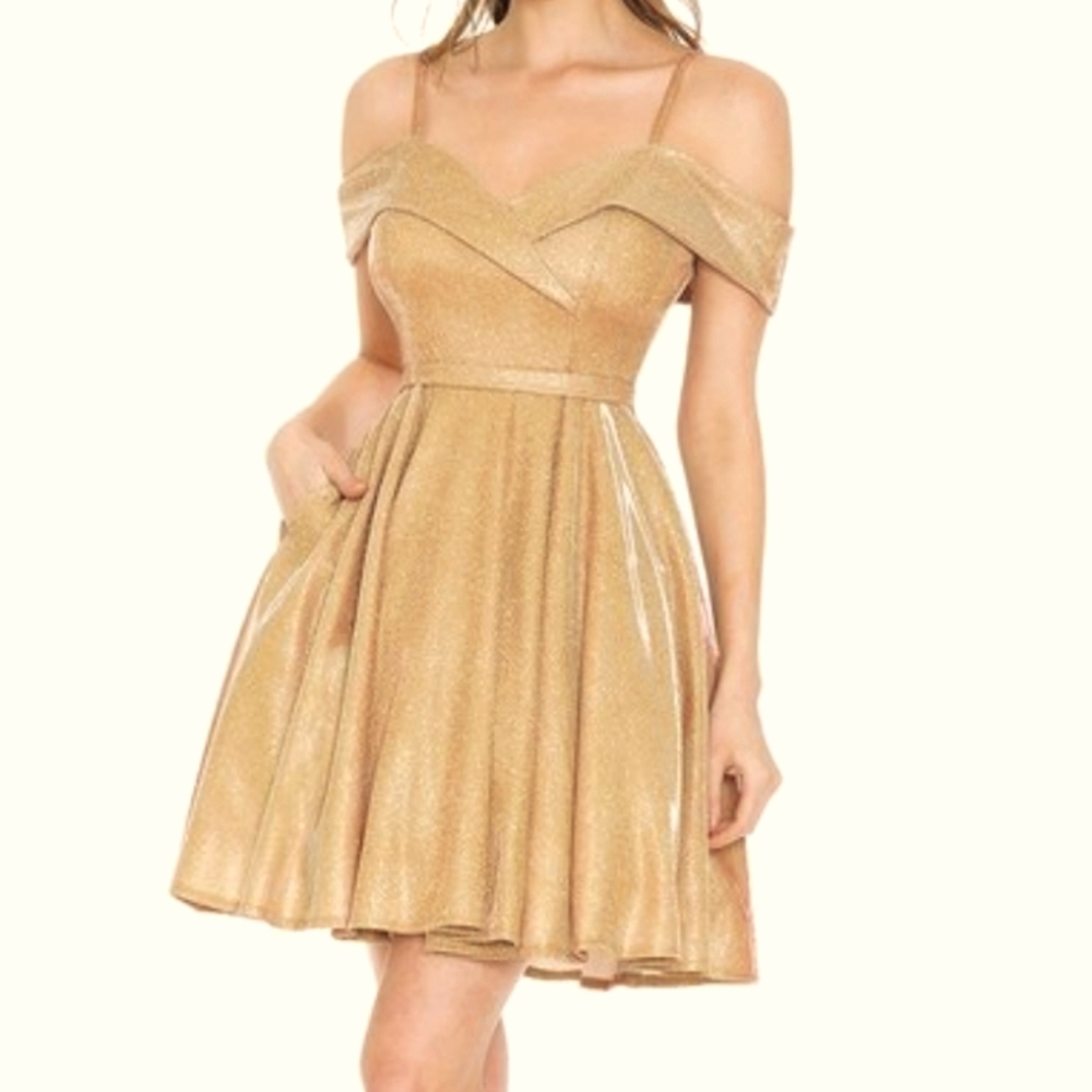 SZ.6 Stunning sparkly gold dress lined with padding and pockets